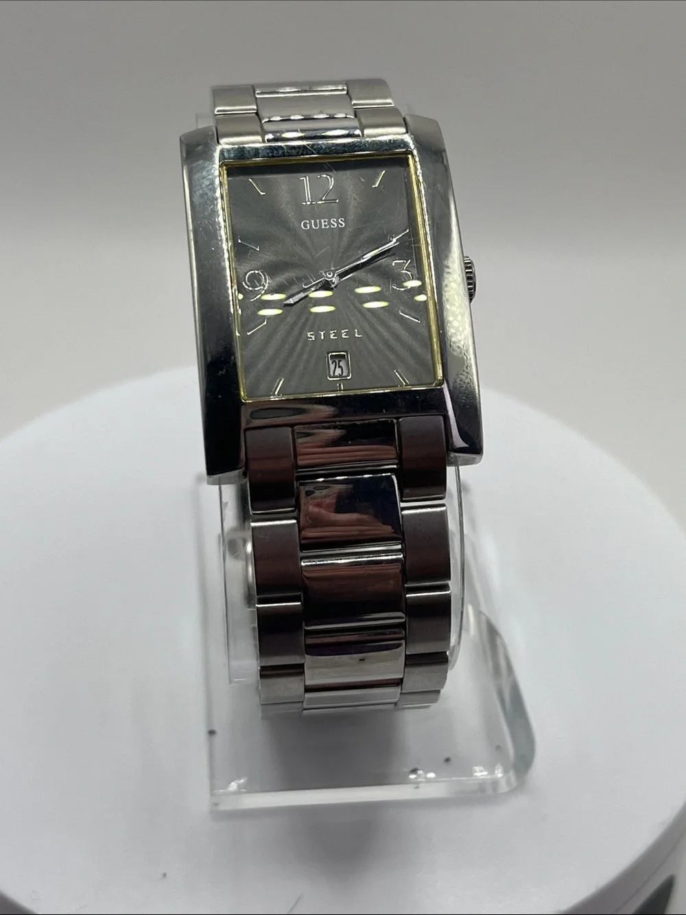 GUESS Men G85401G Fashion Sunburst Silver Tone Quartz Analog 28mm new battery